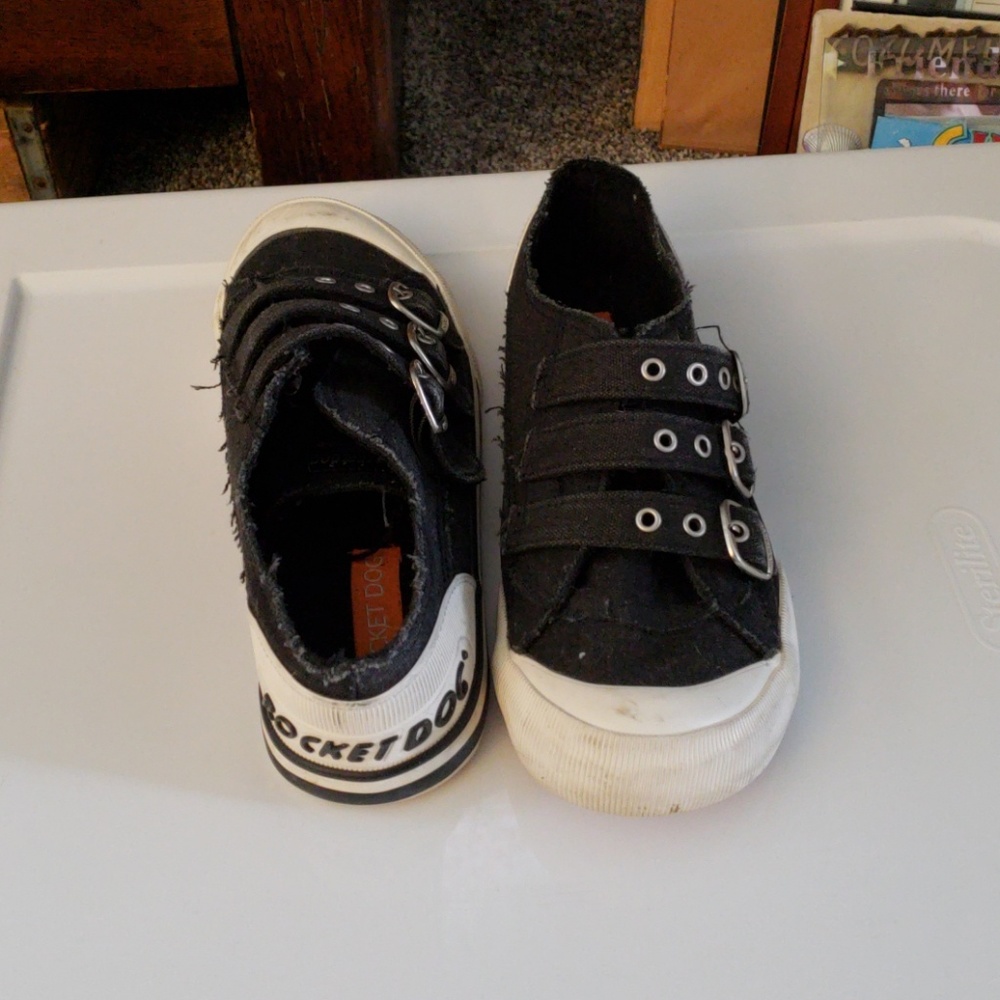 Tennis shoe